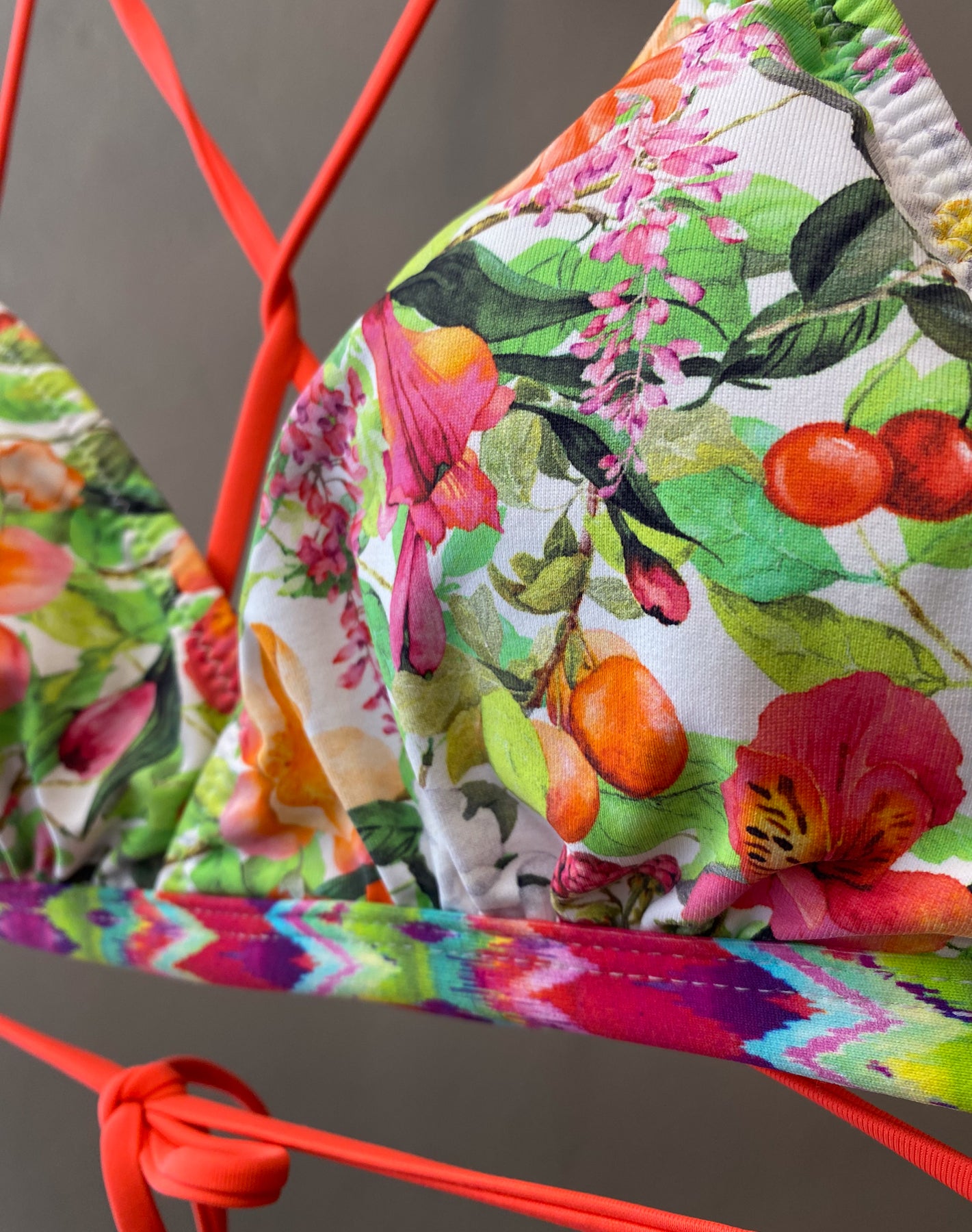 Bonaroo Triangle Top Verde Jade Frutas y Flores