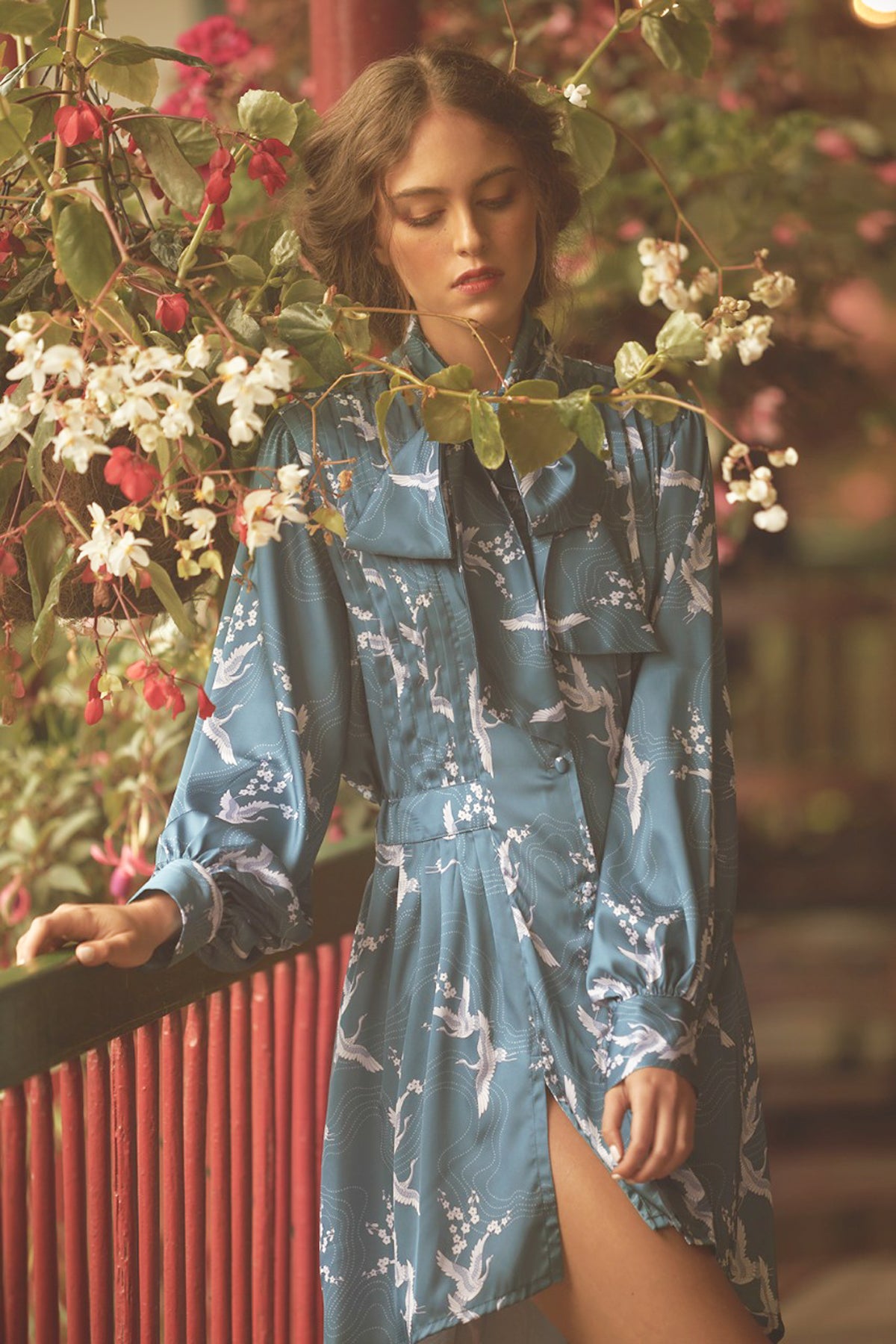 Mini Vestido Camisero De Corbata Estampado De Aves Azul