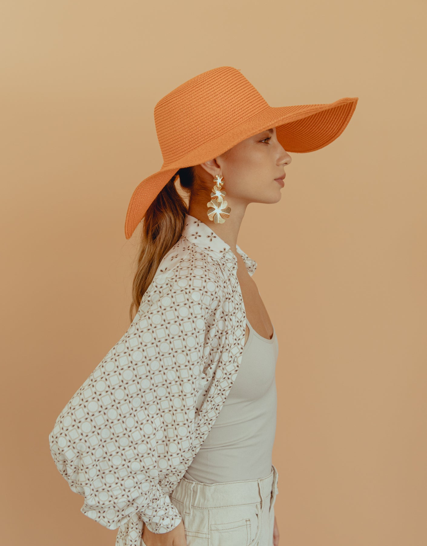 CAMISA IVORY CON MONOGRAMA BEIGE