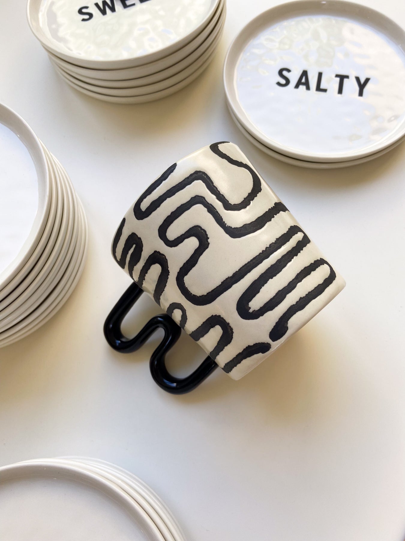 Calypso Mug Taza Wiggle B+W