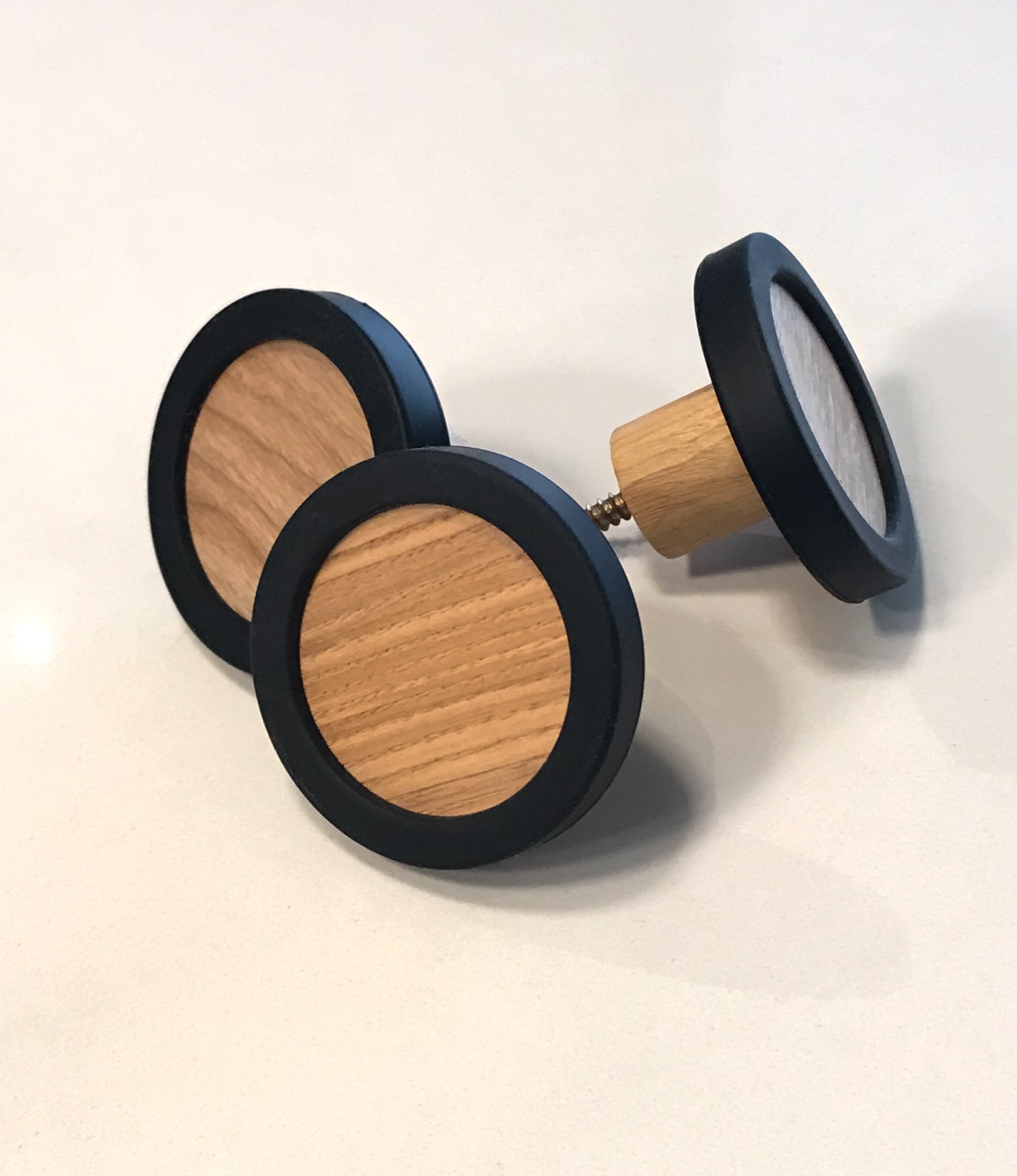 Hub Rail 4 Hook Blk Wal