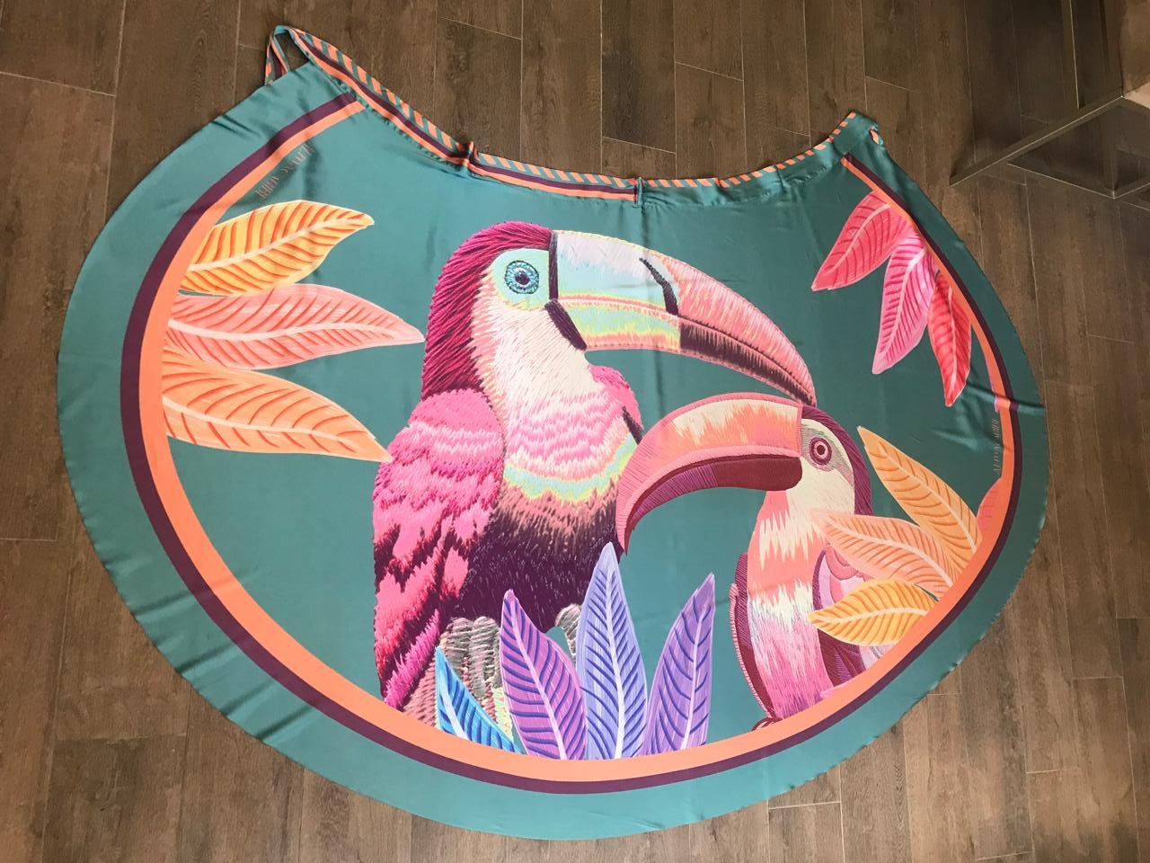 LARGE TUCAN PAREO FALDA