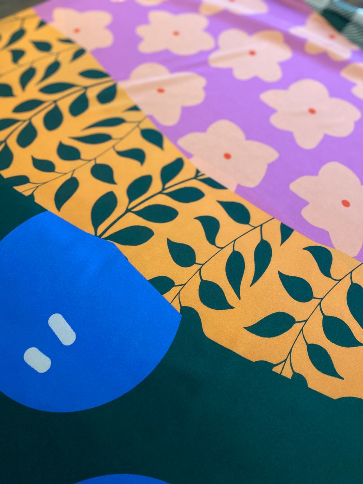 COLORFUL WORLD CUADRADO